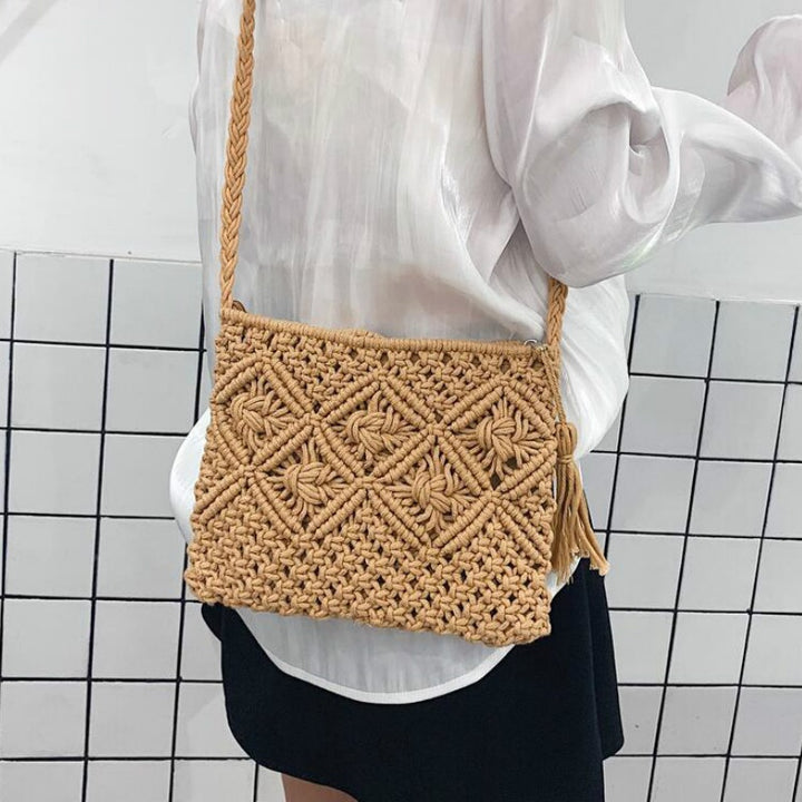 WovenVibe - Stylish Shoulder Bag with Zipper