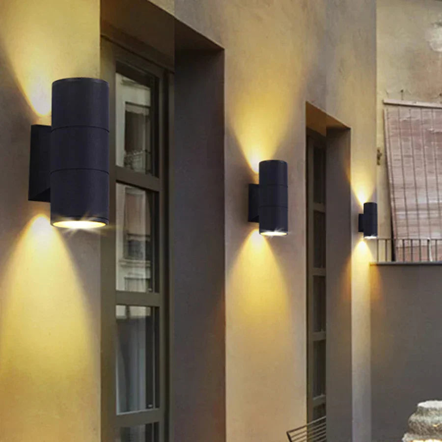 Lámpara de pared exterior con acabado de aluminio negro