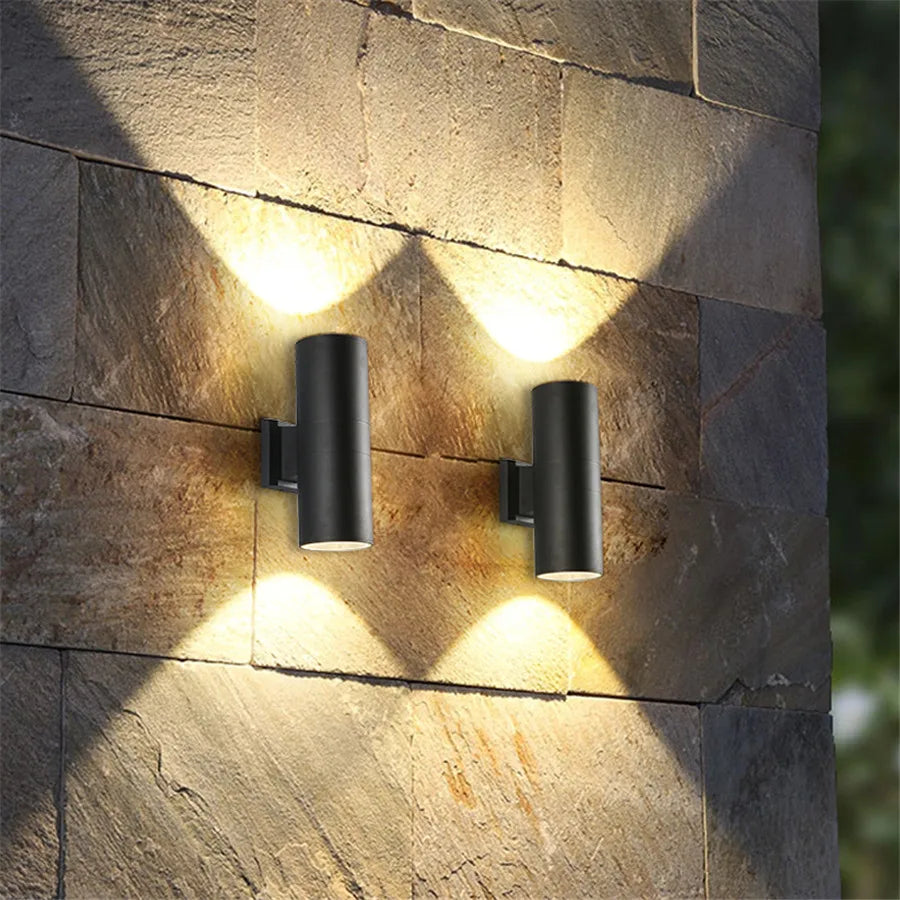 Lámpara de pared exterior con acabado de aluminio negro