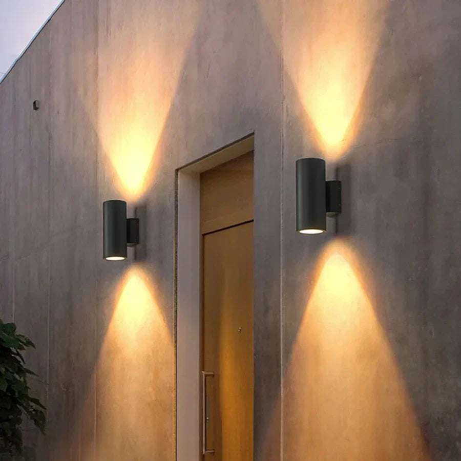 Lámpara de pared exterior con acabado de aluminio negro