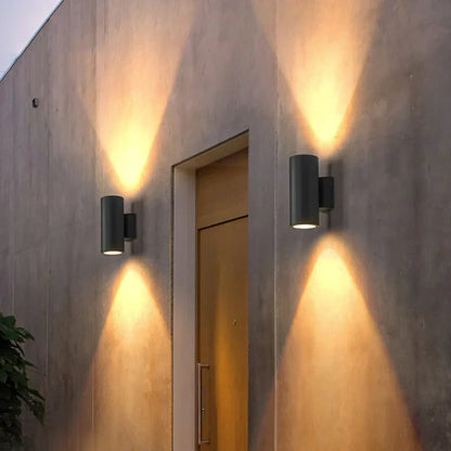 Lámpara de pared exterior con acabado de aluminio negro