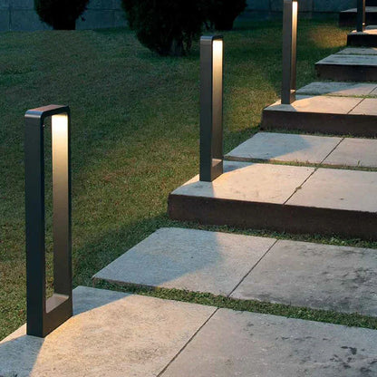 Luz de camino exterior con marco negro moderno