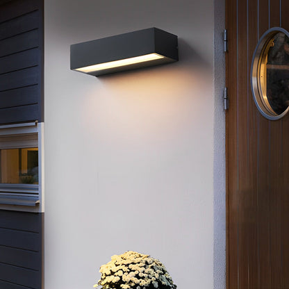 Lámpara de pared moderna negra impermeable para exteriores