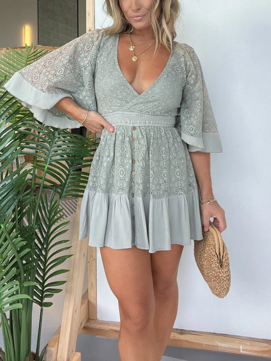 Mono vestido de crochet de encaje