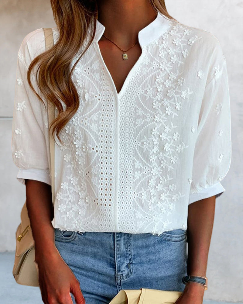 Blusa con escote en V y mangas abullonadas con borde de encaje