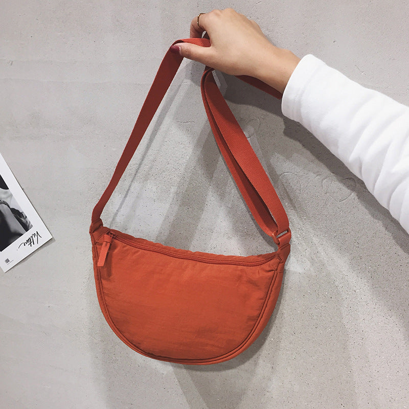 Kinnaya - Bolsa en forma de media luna