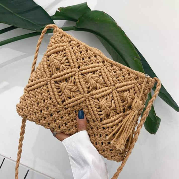 WovenVibe - Stylish Shoulder Bag with Zipper