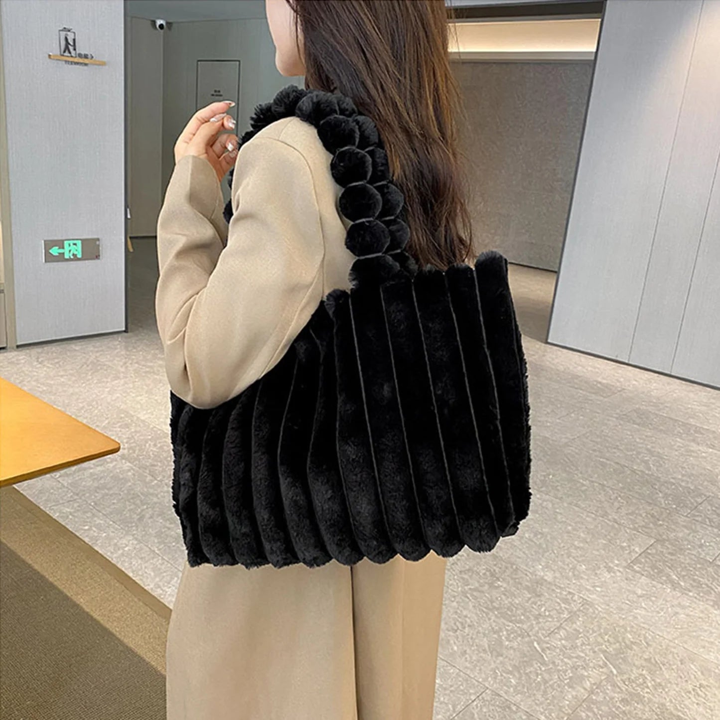 Borsa a mano in peluche Mila