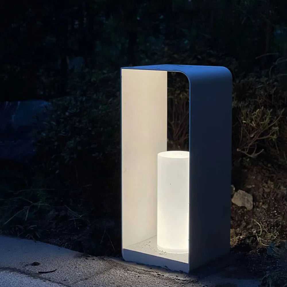 Lámpara de suelo exterior de metal con luz LED solar