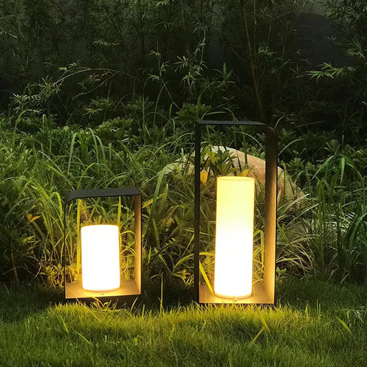 Lámpara de suelo exterior de metal con luz LED solar
