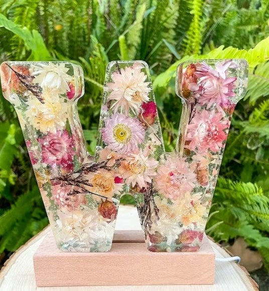 Lámpara Nocturna Floral Hecha a Mano para un Ambiente Soñador