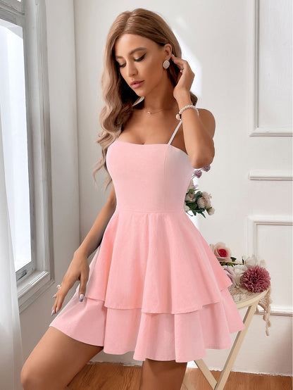 Vestido mini sin mangas con falda acampanada de varios niveles