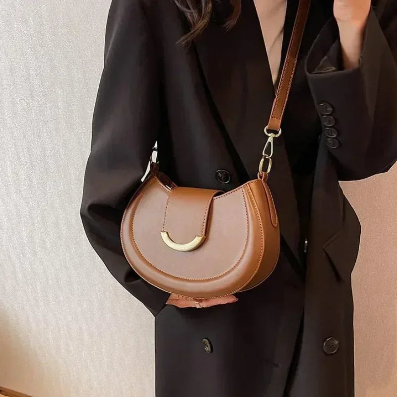 Bolsos de cuero cruzados a la moda