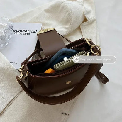 Bolsos de cuero cruzados a la moda