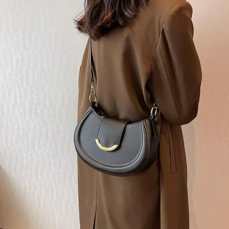 Bolsos de cuero cruzados a la moda