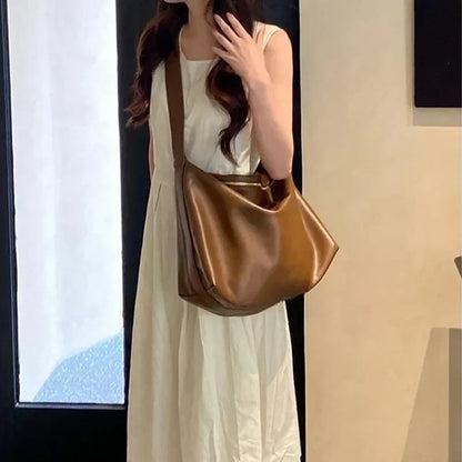 LuxSoft | Bolso de Hombro de Cuero Suave y Elegante