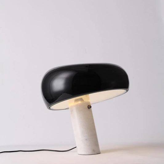 Lámpara de mesa base de mármol pantalla metálica moderna