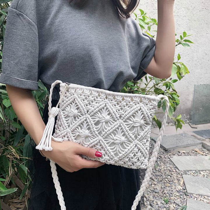 WovenVibe - Stylish Shoulder Bag with Zipper