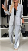 Básicos | Un traje casual de oficina con un toque moderno
