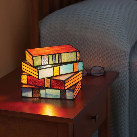 Lámpara de mesa con diseño de pila de libros coloridos