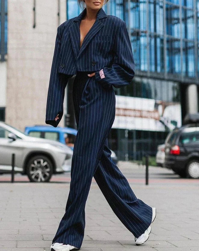 Traje de dos piezas a rayas para mujer – Elegancia y casualidad