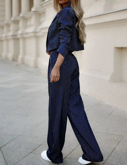 Traje de dos piezas a rayas para mujer – Elegancia y casualidad