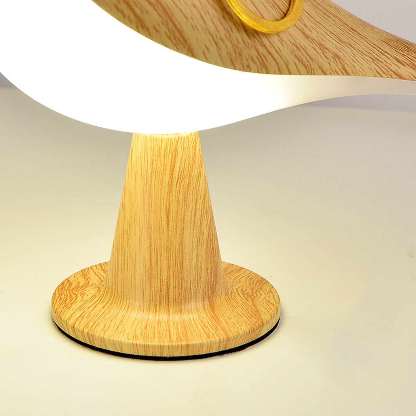 Lámpara de mesa con diseño de pájaro en acabado de madera