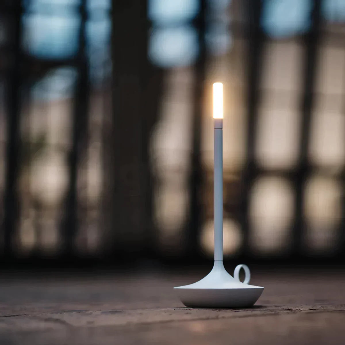 Lámpara de mesa con luz LED moderna regulable