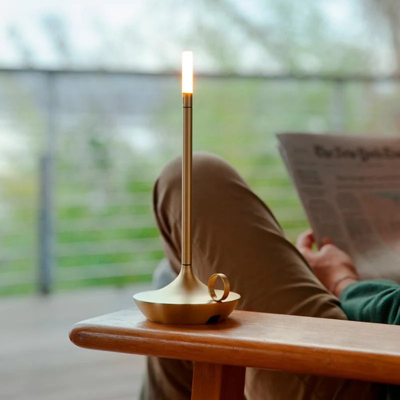 Lámpara de mesa con luz LED moderna regulable