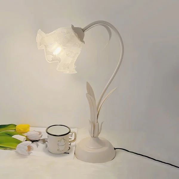 Table Lamp with Vintage Flower Design Base
