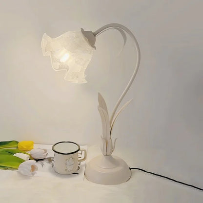 Table Lamp with Vintage Flower Design Base