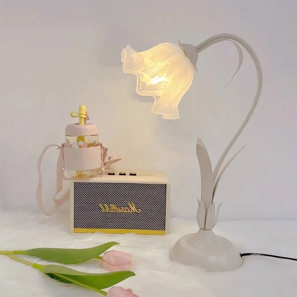Table Lamp with Vintage Flower Design Base