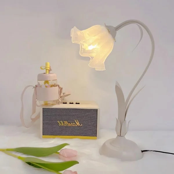Table Lamp with Vintage Flower Design Base