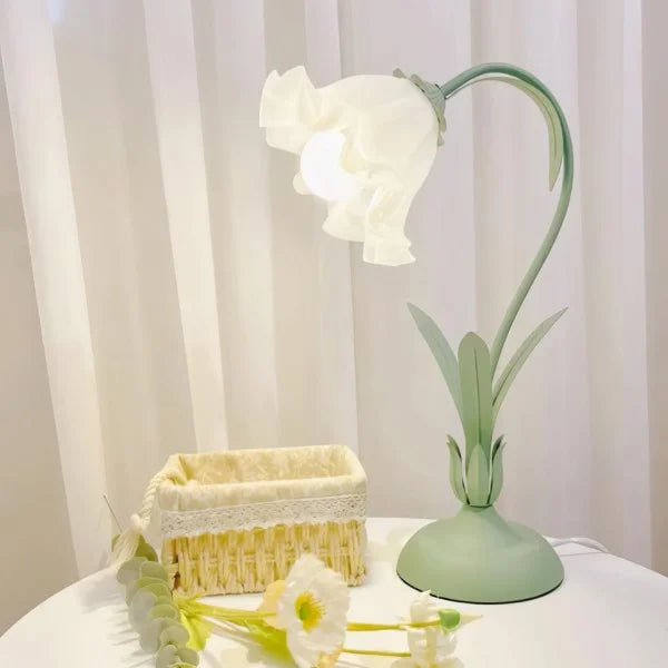 Table Lamp with Vintage Flower Design Base