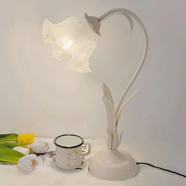 Table Lamp with Vintage Flower Design Base