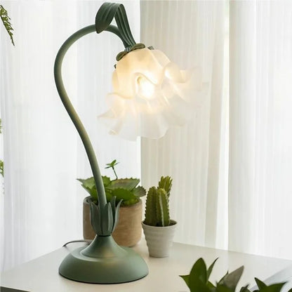 Table Lamp with Vintage Flower Design Base