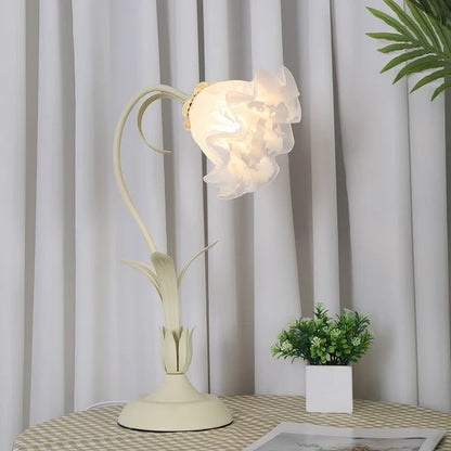 Table Lamp with Vintage Flower Design Base