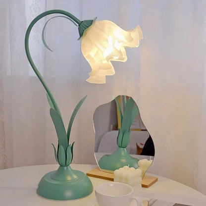 Table Lamp with Vintage Flower Design Base
