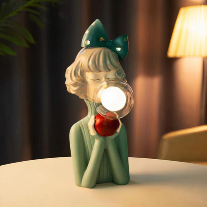 Lámpara de mesa moderna con diseño de niña en resina