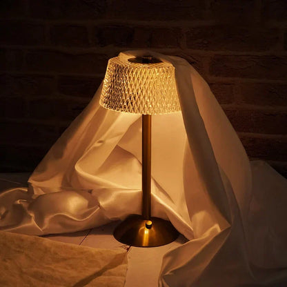 Lámpara de mesa con pantalla de cristal y carga USB