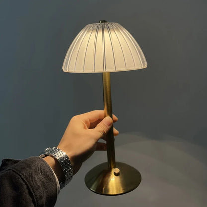 Lámpara de mesa con pantalla de cristal y carga USB
