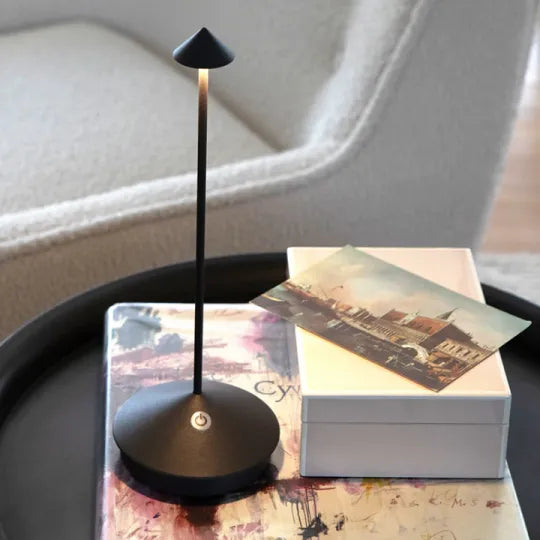 Lámpara de mesa LED con diseño de aluminio regulable