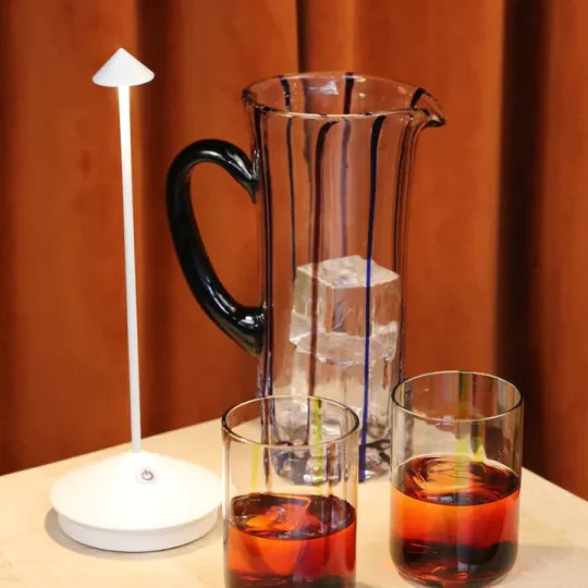 Lámpara de mesa LED con diseño de aluminio regulable