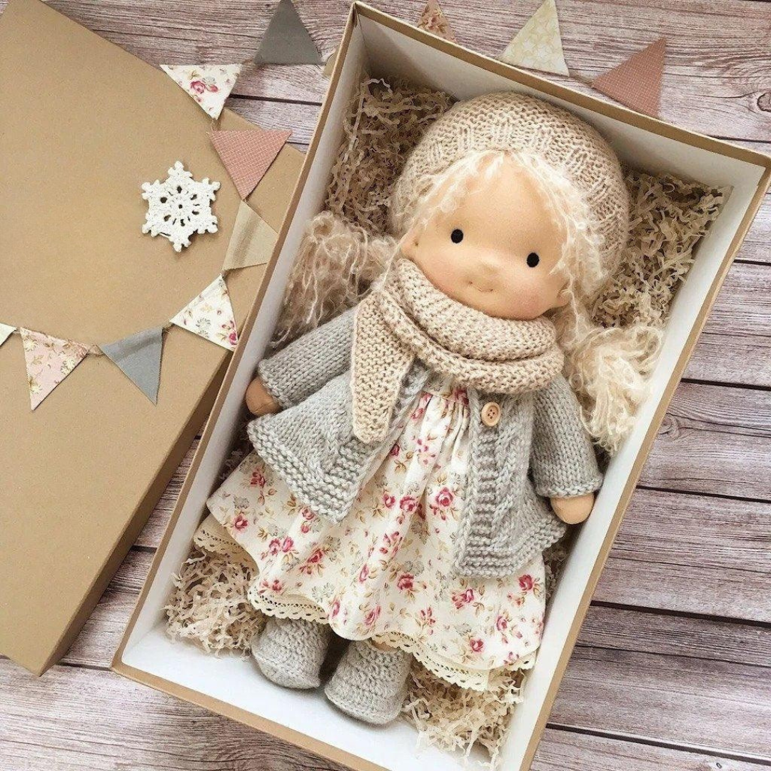 Muñeca de peluche suave hecha a mano estilo Waldorf