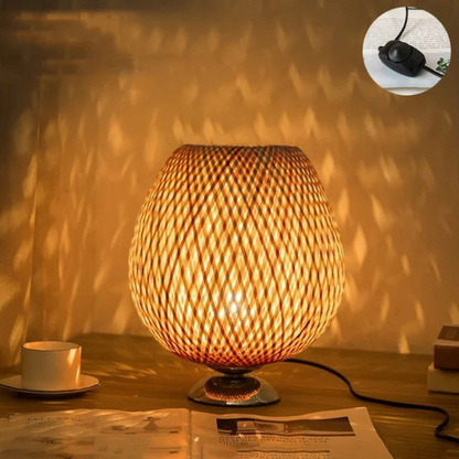 Lámpara de mesa con pantalla tejida de bambú natural