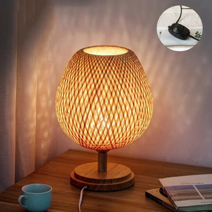 Lámpara de mesa con pantalla tejida de bambú natural