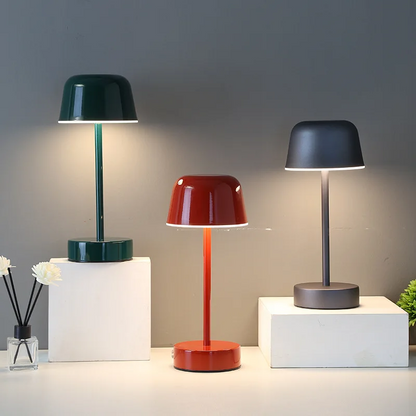 Lámpara de mesa con diseño moderno de metal regulable