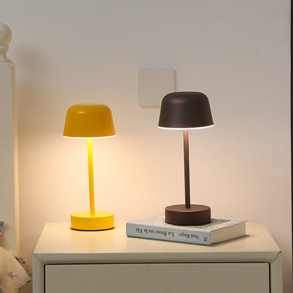 Lámpara de mesa con diseño moderno de metal regulable