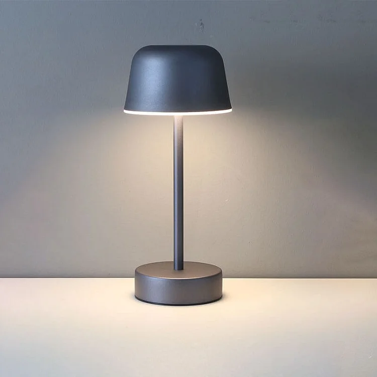 Lámpara de mesa con diseño moderno de metal regulable