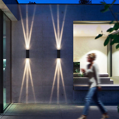Lámpara de pared moderna negra para exterior con luz LED